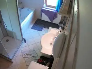 Camsoda Private Sex Chat of voyeurcam-julmodels-bath-2nd-2