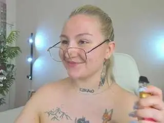 Camsoda Nude Webcam of debbie-taylor