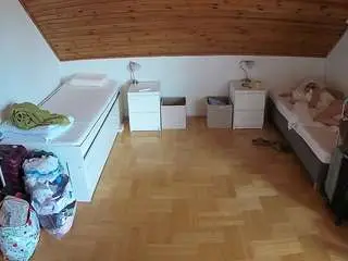 Camsoda Live Sex Cam of voyeurcam-julmodels-greybed-3
