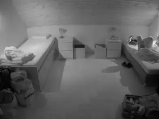 Camsoda Nude Webcam of voyeurcam-julmodels-greybed-3