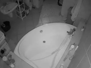 Camsoda Nude Webcam of voyeurcam-julmodels-bath-1st-1