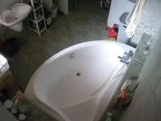 Camsoda Sex Chat of voyeurcam-julmodels-bath-1st-1
