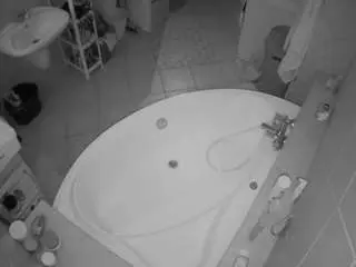 Camsoda Adult Webcam of voyeurcam-julmodels-bath-1st-1