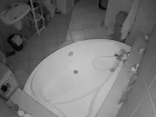 Camsoda Free Porn Cam of voyeurcam-julmodels-bath-1st-1