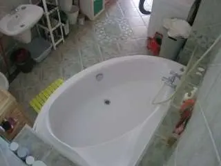 Camsoda Free Porn Cam of voyeurcam-julmodels-bath-1st-1