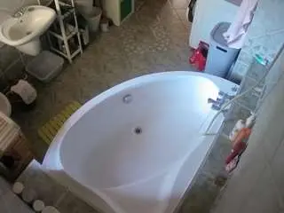 Camsoda Free Porn Cam of voyeurcam-julmodels-bath-1st-1