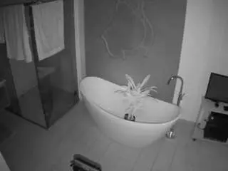 Camsoda Private Sex Chat of voyeurcam-casa-salsa-bathroom-5