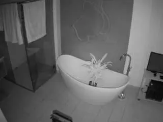 Camsoda Nude Webcam of voyeurcam-casa-salsa-bathroom-5