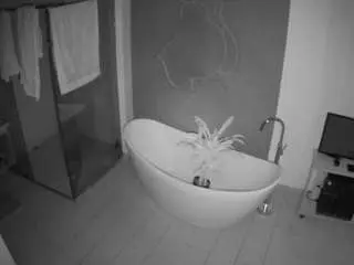 Camsoda Sex Chat of voyeurcam-casa-salsa-bathroom-5