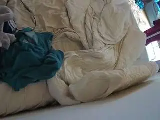 Camsoda Private Sex Chat of voyeurcam-julmodels-whitebed-4