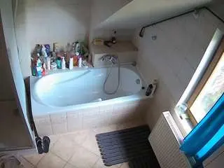 Camsoda Adult Video Chat of voyeurcam-julmodels-bath-2nd-1