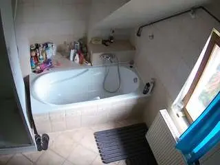 Camsoda Watch Live Sex Cams of voyeurcam-julmodels-bath-2nd-1