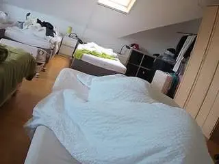 Camsoda Adult Webcam of voyeurcam-julmodels-bed-1