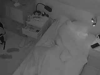 Camsoda Adult Webcams of voyeurcam-julmodels-bed-7
