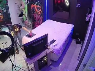 Camsoda Sex Cam of voyeurcam-casa-salsa-disturbed