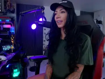 Chaturbate Live Sex of evelyne92