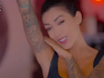 Chaturbate Live Sex Cam of evelyne92
