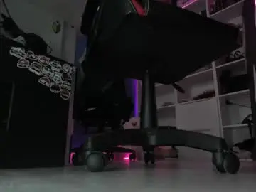 Chaturbate Live Sex Cam of holy_mistresss