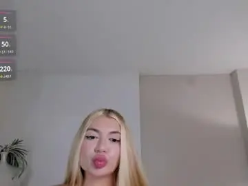 Chaturbate Live Sex Cam of niaholland
