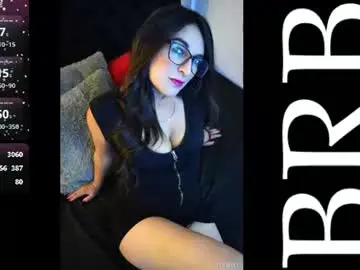 Chaturbate Live Sex Cam of mia_miller17