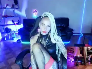 Chaturbate Live Sex of monicamaxwell2