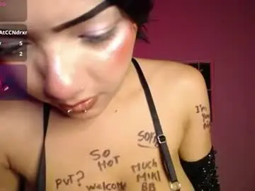 Chaturbate Adult Video Chat of kira_milk1