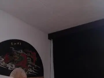 Chaturbate Live Sex Cam of elly_uwuw