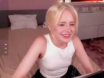 Chaturbate Live Sex Cam of kiki_peach
