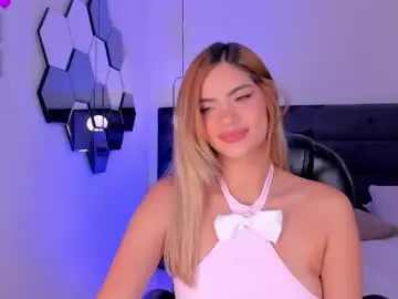 Chaturbate Live Sex Cam of kyomivelvet
