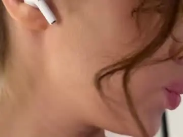 Chaturbate Live Sex Cam of cuteelsa_