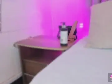 Chaturbate Best live sex cam show of sophiee_smith