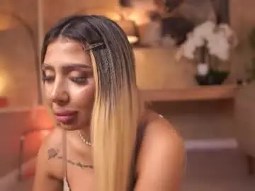 Chaturbate Live Sex Cam of lucyyrosse