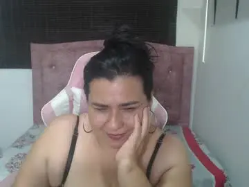 Chaturbate Live Sex Cam of katiuka_rm