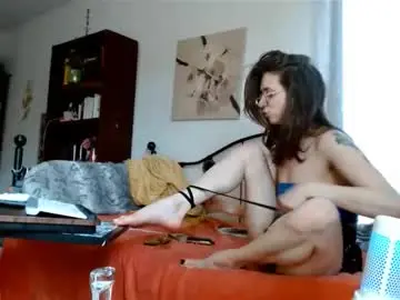 Chaturbate Live Sex Cam of bombshellbaeby