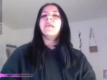 Chaturbate Free Live Porn of hilari18