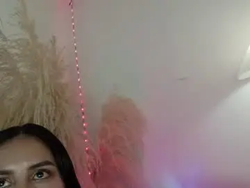 Chaturbate Live Sex Cam of bella_saint33