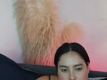 Chaturbate Live Sex Cam of bella_saint33