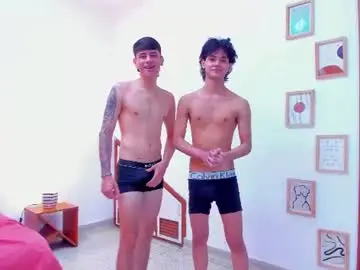 Chaturbate Sex Cam of twogirls2boys