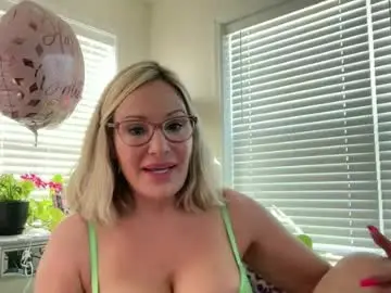 Chaturbate Live Sex Cam of milf_goddess