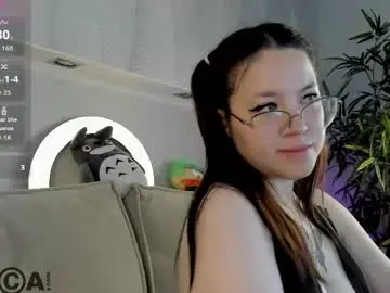 Chaturbate Live Sex Cam of kira_be11