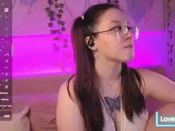 Chaturbate Best live sex cam show of kira_be11