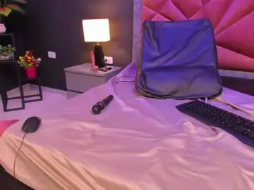 Chaturbate Live Sex Cam of mia_milff