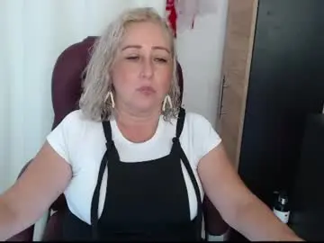 Chaturbate Live Sex Cam of rubi_halliwey