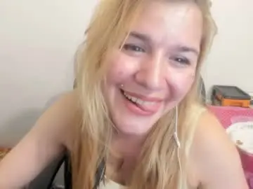 Chaturbate Live Sex of artsyandcraftsy_