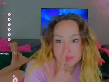 Chaturbate Live Sex Cam of strawberrypie99