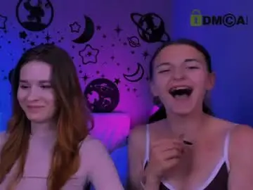 Chaturbate Live Sex Cam of caroline_honeyy