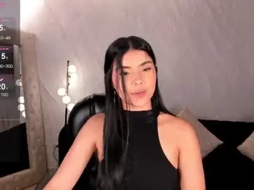 Chaturbate Live Sex Cam of mialaurence_
