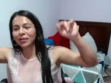 Chaturbate Live Sex Cam of camila_vargas_