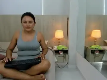 Chaturbate Live Sex Cam of mia_mercier