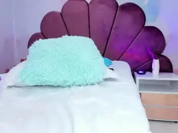 Chaturbate Live Sex Cam of kendall_curves